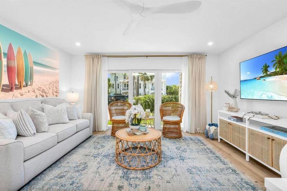 Luxury Beachside Condo 2 Steps to the Beach!